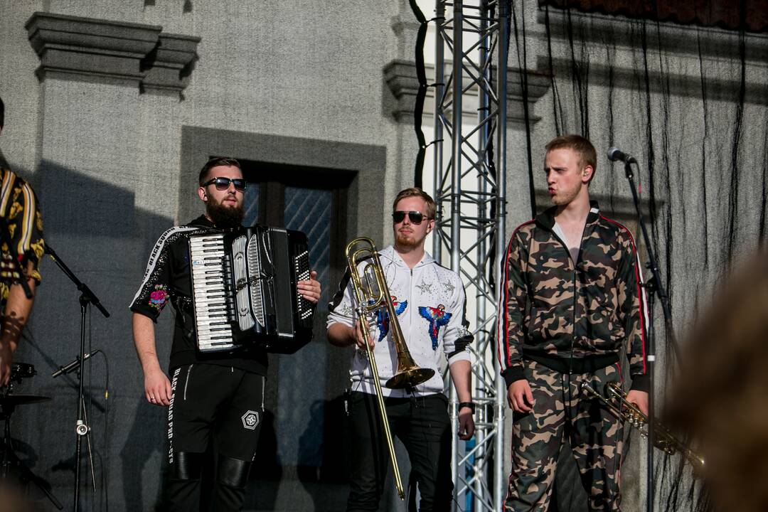 „Pažaislio liepų alėjos vakaruose“ – „Antikvarinių Kašpirovskio dantų“ koncertas
