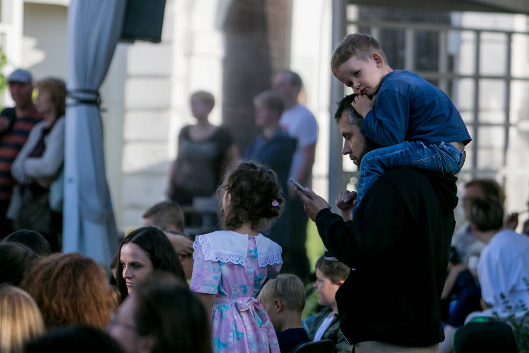 „Pažaislio liepų alėjos vakaruose“ – „Antikvarinių Kašpirovskio dantų“ koncertas