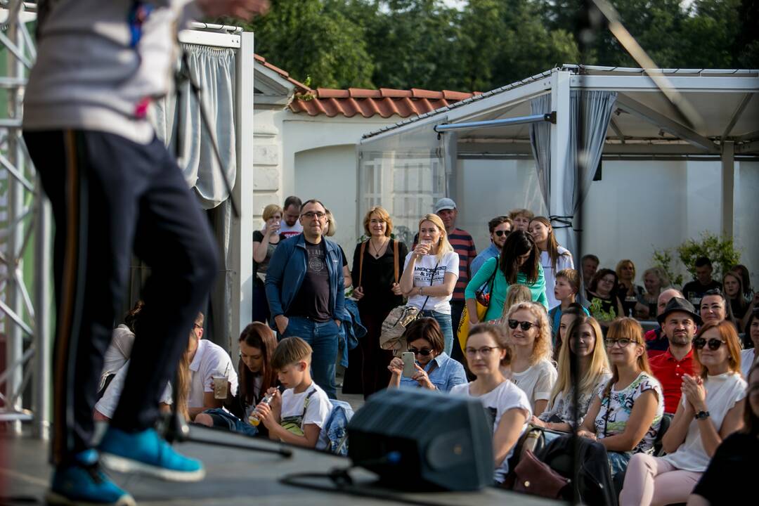 „Pažaislio liepų alėjos vakaruose“ – „Antikvarinių Kašpirovskio dantų“ koncertas