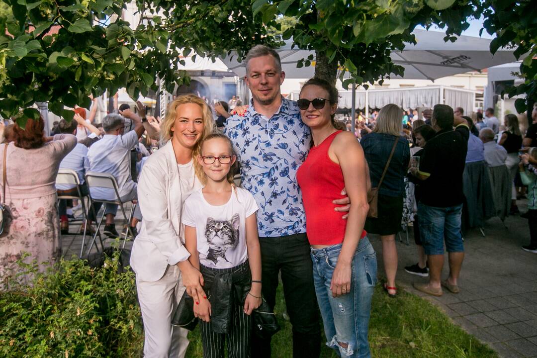 „Pažaislio liepų alėjos vakaruose“ – „Antikvarinių Kašpirovskio dantų“ koncertas