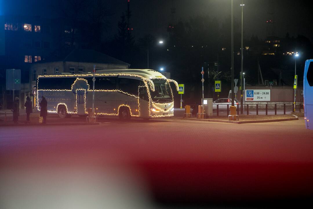 Pirmoji kalėdinio autobuso kelionė mieste