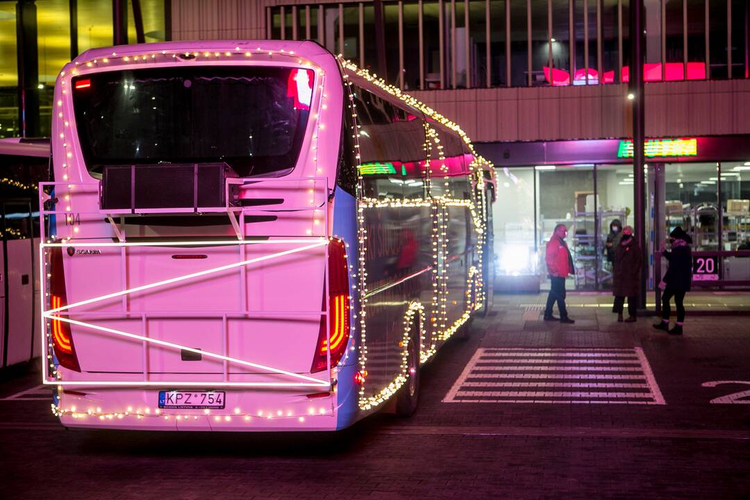 Pirmoji kalėdinio autobuso kelionė mieste
