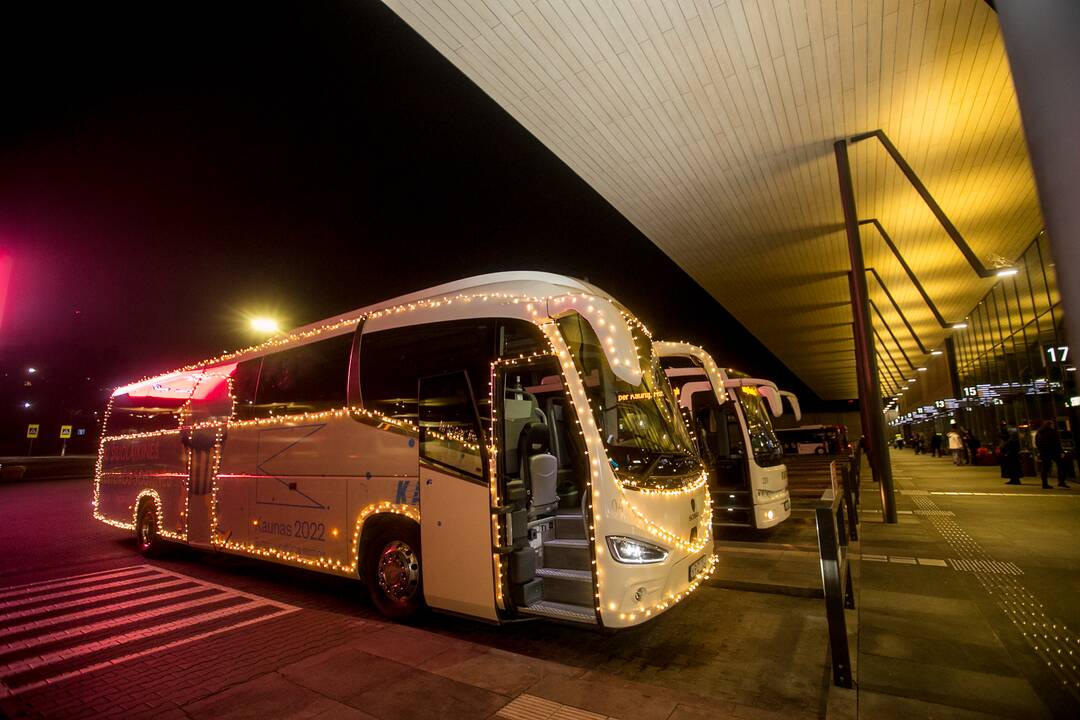 Pirmoji kalėdinio autobuso kelionė mieste
