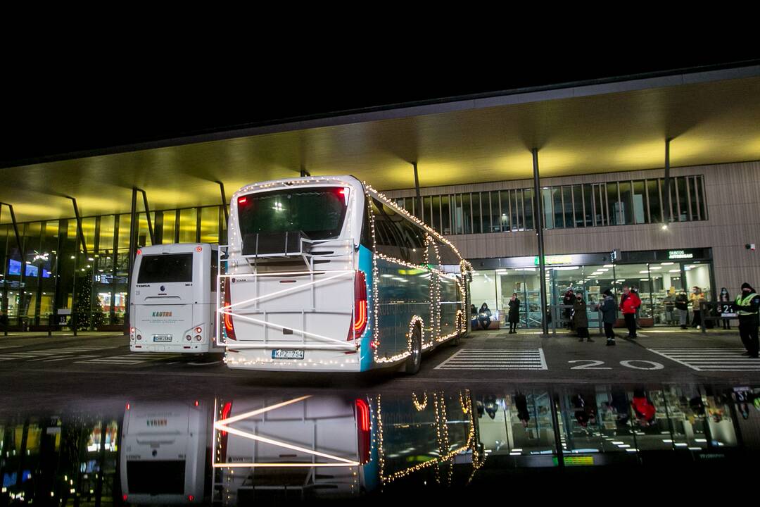 Pirmoji kalėdinio autobuso kelionė mieste