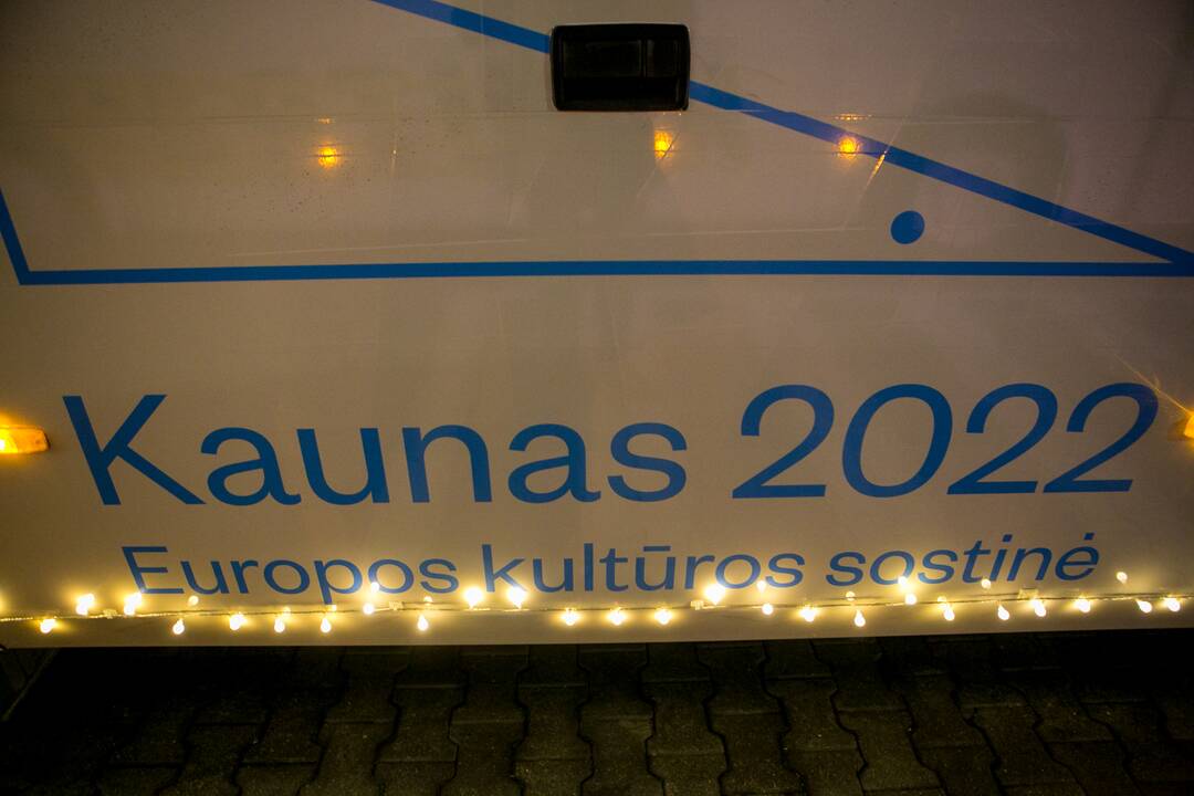 Pirmoji kalėdinio autobuso kelionė mieste