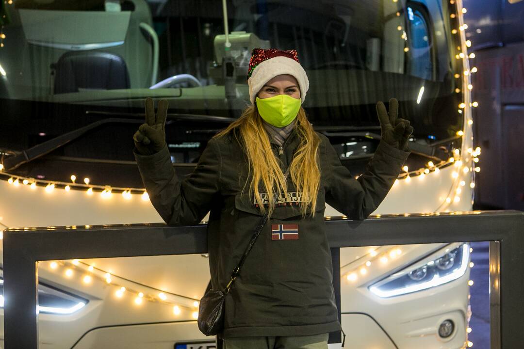 Pirmoji kalėdinio autobuso kelionė mieste
