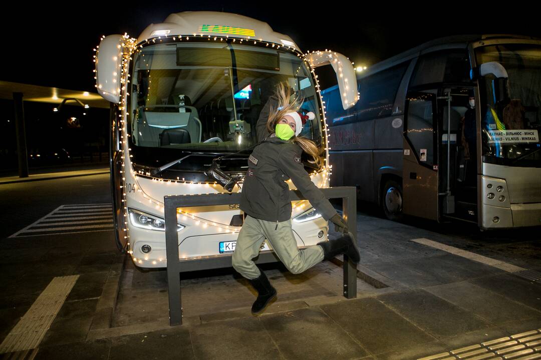 Pirmoji kalėdinio autobuso kelionė mieste