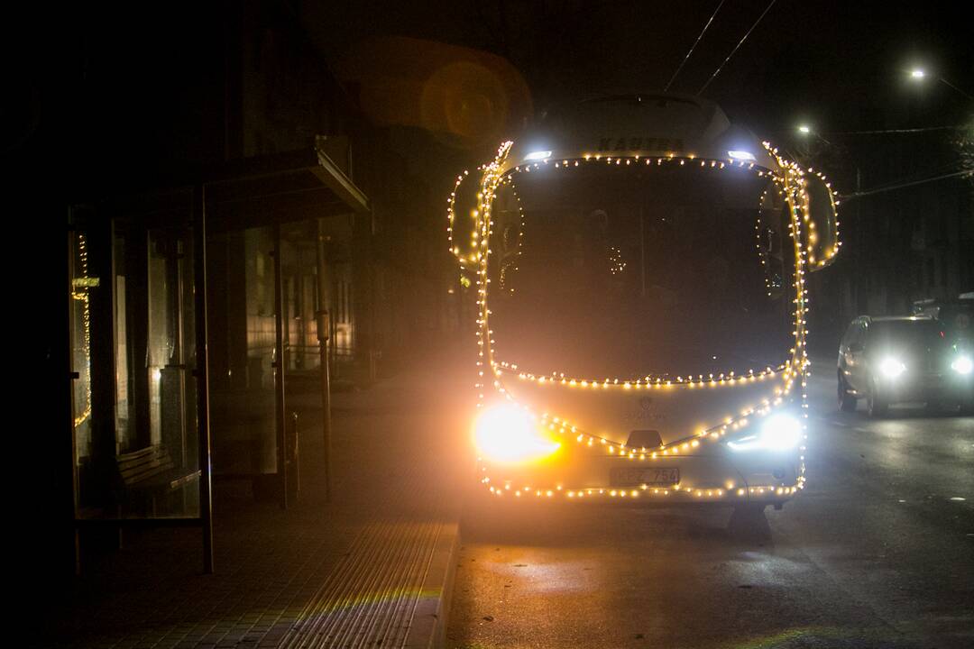 Pirmoji kalėdinio autobuso kelionė mieste