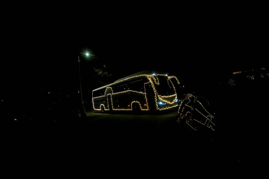 Pirmoji kalėdinio autobuso kelionė mieste