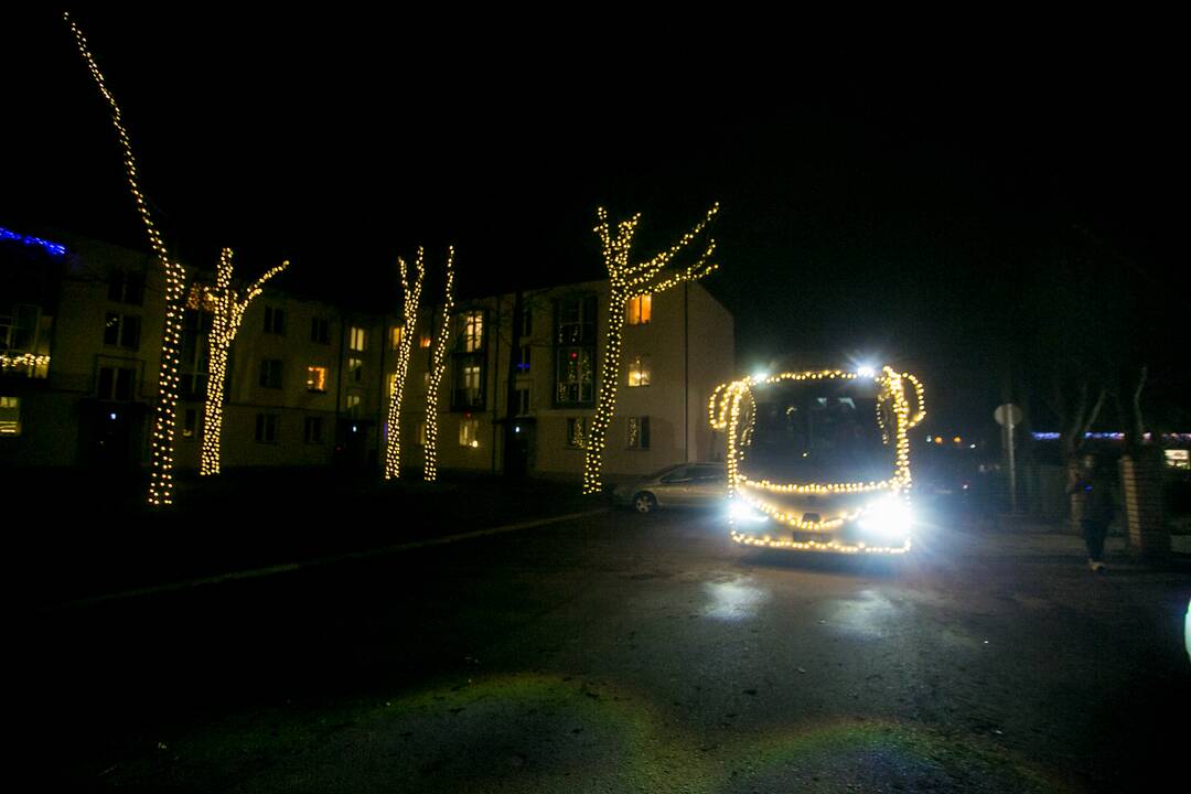 Pirmoji kalėdinio autobuso kelionė mieste