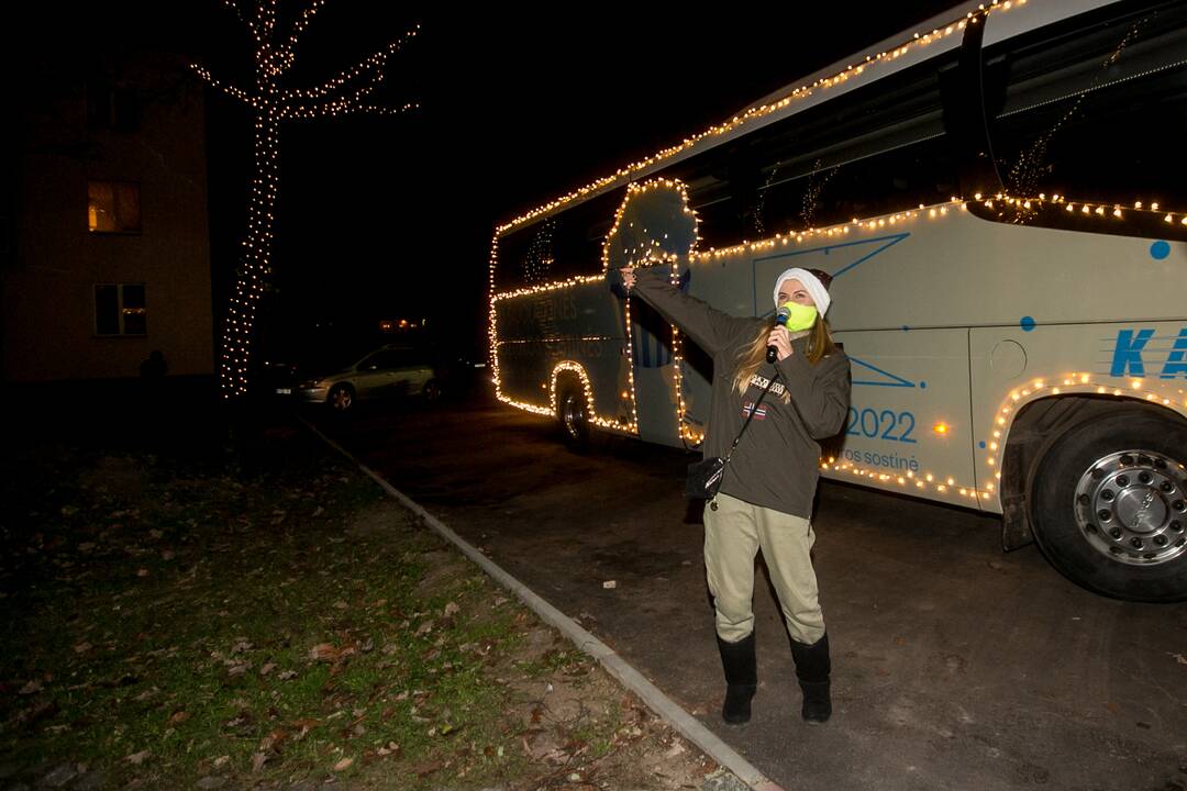 Pirmoji kalėdinio autobuso kelionė mieste