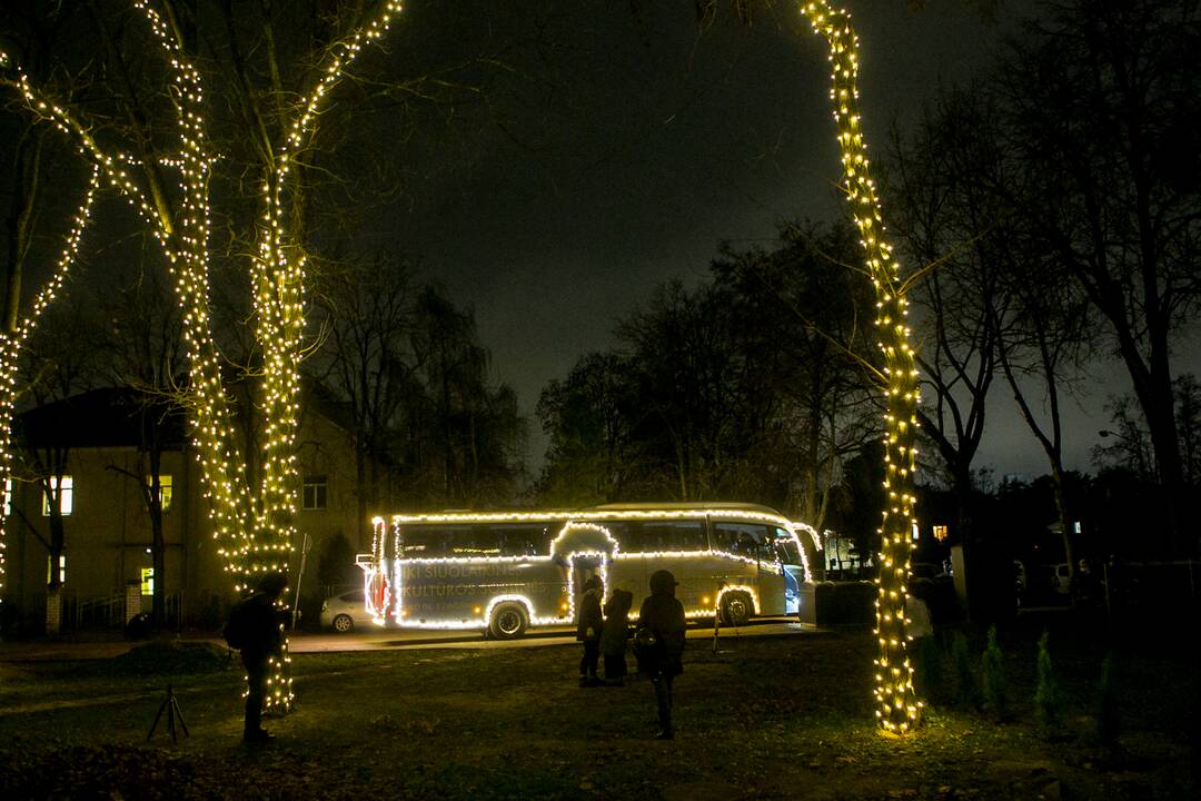 Pirmoji kalėdinio autobuso kelionė mieste