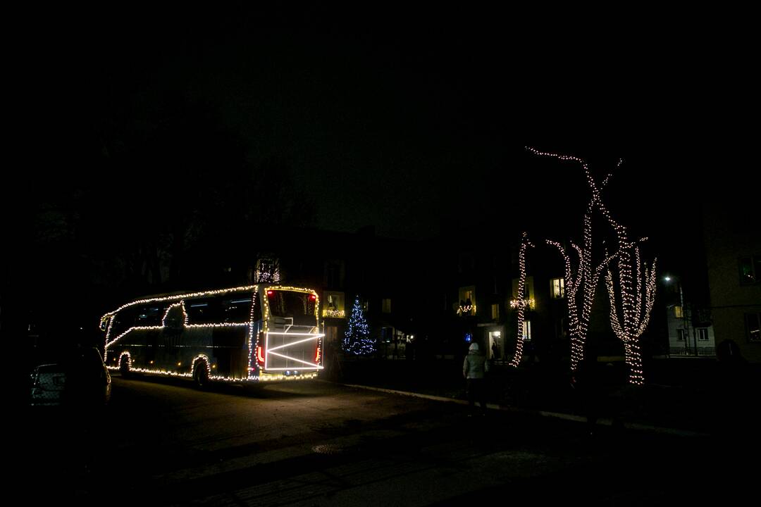 Pirmoji kalėdinio autobuso kelionė mieste