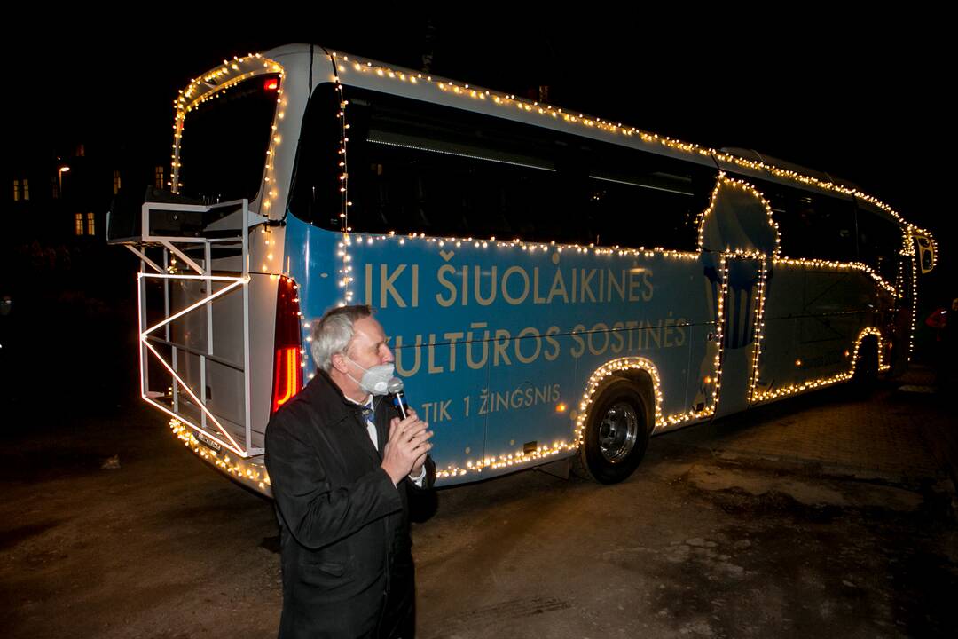 Pirmoji kalėdinio autobuso kelionė mieste