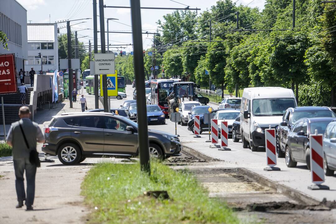 Uždaryta Kovo 11-osios gatvės atkarpa