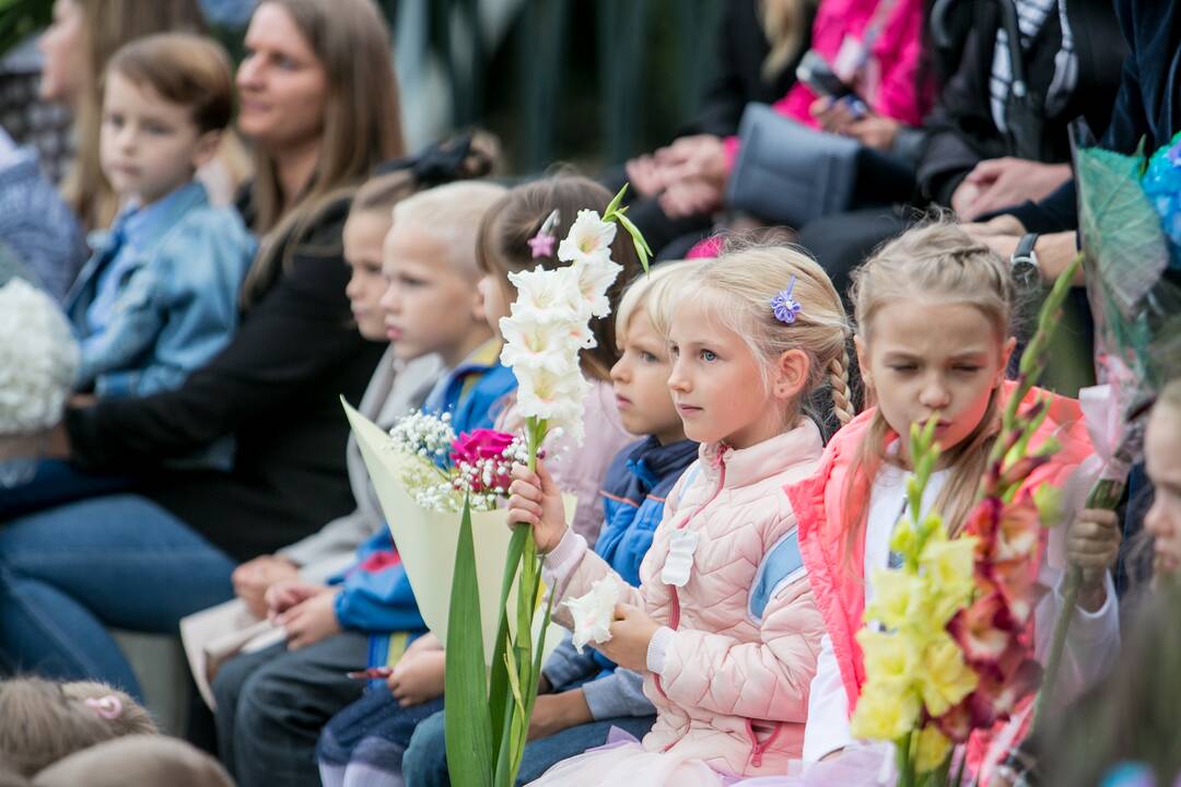 Nepaisant tvyrančio nerimo dėl COVID-19 plitimo, kontaktiniu būdu pradėti nauji mokslo metai.