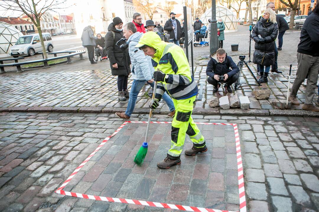 Pristatytas Vilniaus gatvės nulygintas grindinys