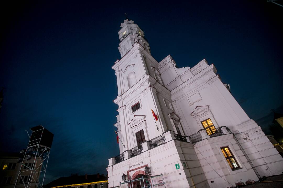 Kalėdinės dekoracijos apraizgė Kauną