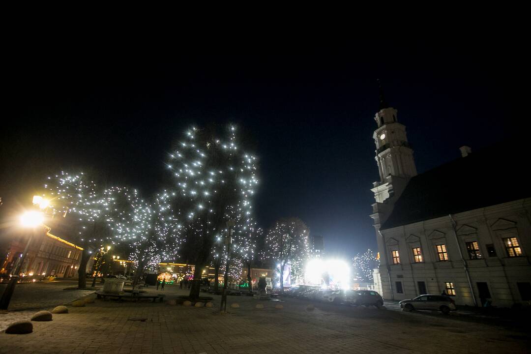 Kalėdinės dekoracijos apraizgė Kauną