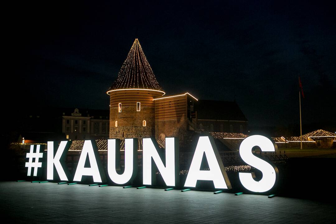 Kalėdinės dekoracijos apraizgė Kauną