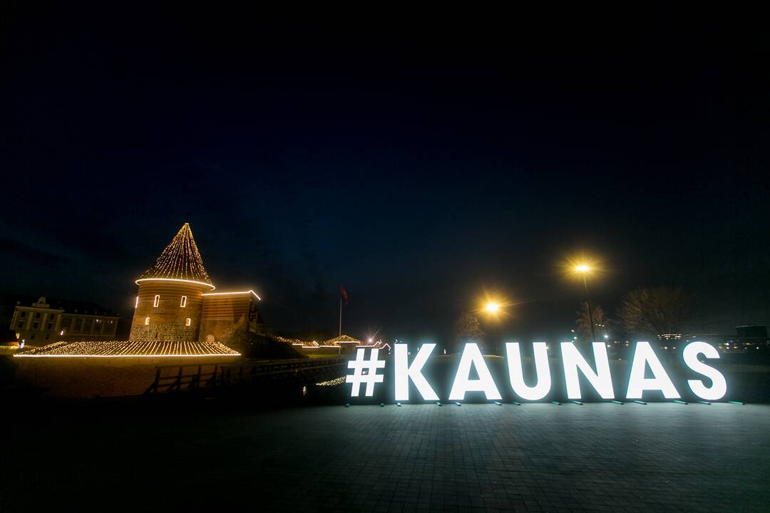 Kalėdinės dekoracijos apraizgė Kauną