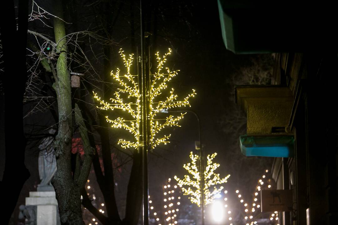Kalėdinės dekoracijos apraizgė Kauną