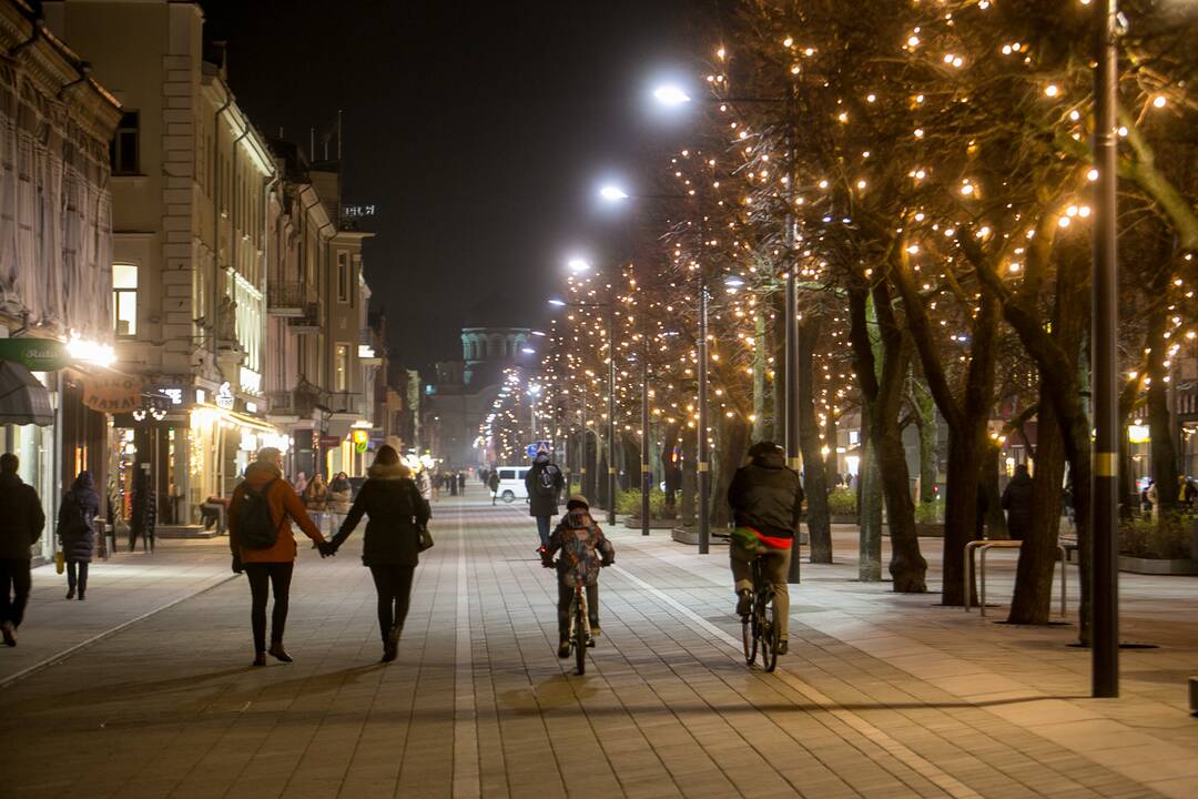 Kalėdinės dekoracijos apraizgė Kauną