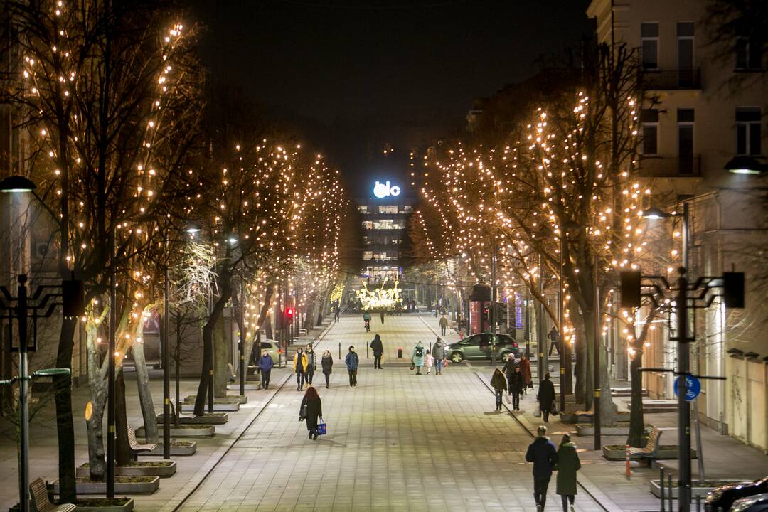 Kalėdinės dekoracijos apraizgė Kauną