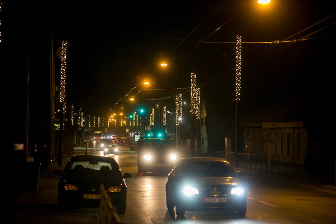 Kalėdinės dekoracijos apraizgė Kauną