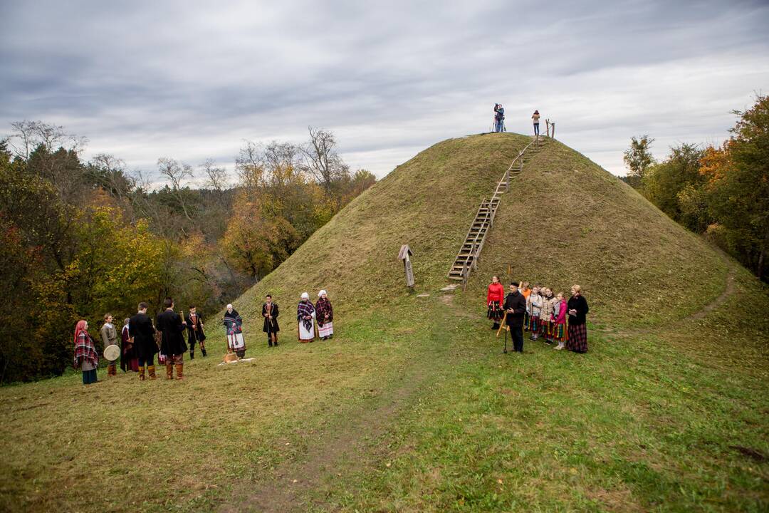Archeologiniai kasinėjimai Pyplių piliakalnyje