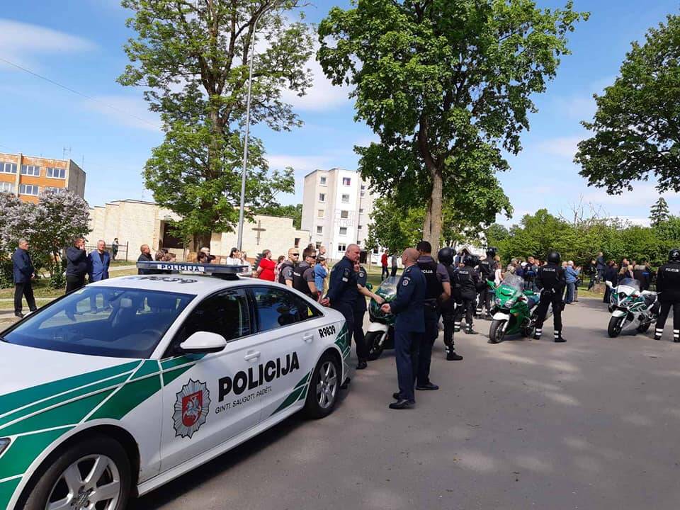 Atsisveikinimas su žuvusiu pareigūnu S. Žymantu