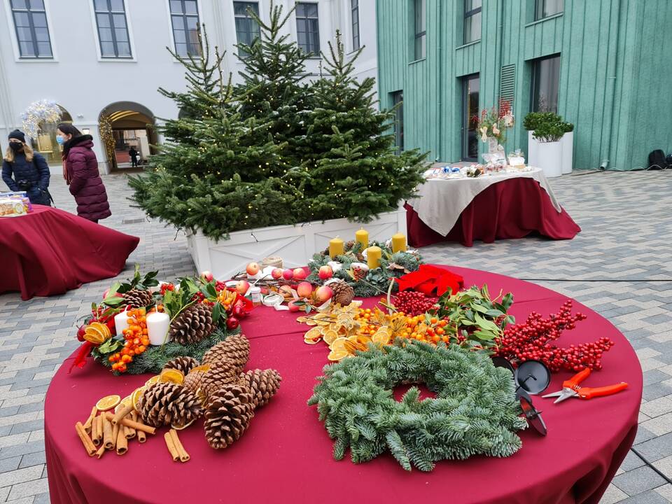 Vilniuje atidaryta virtuali labdaros Kalėdų mugė