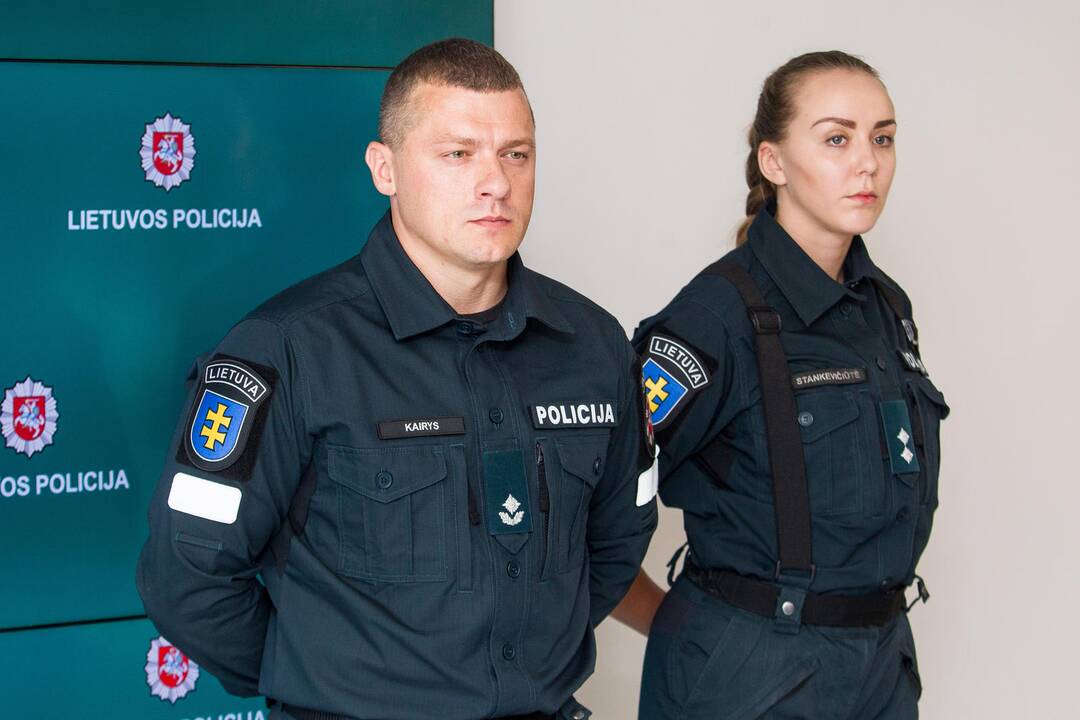 Policija pristatė naujas pareigūnų uniformas