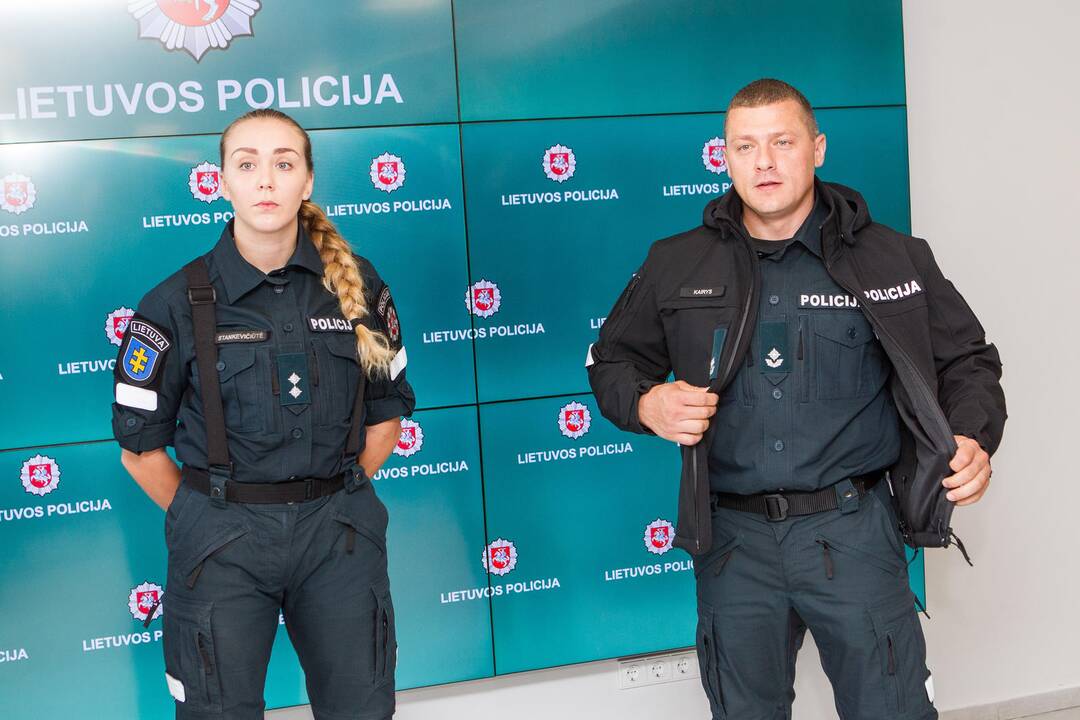 Policija pristatė naujas pareigūnų uniformas