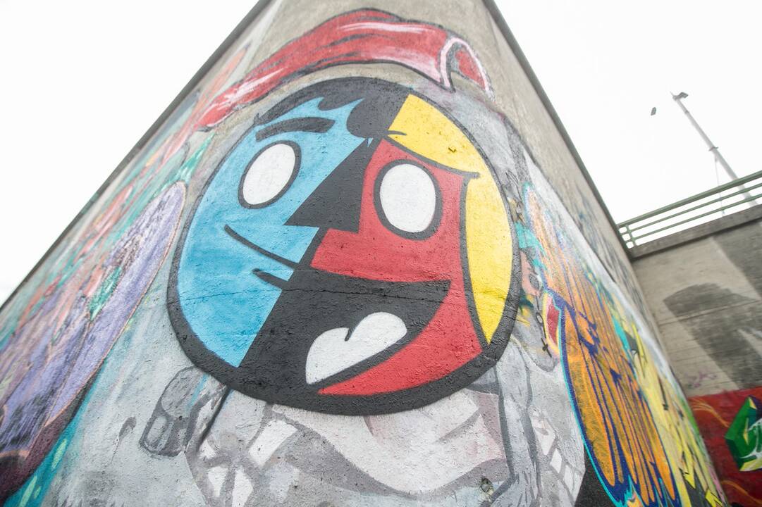 Gatvės menas po M. K. Čiurlionio tiltu