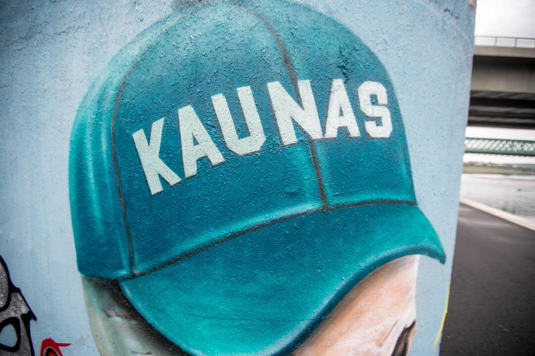 Gatvės menas po M. K. Čiurlionio tiltu