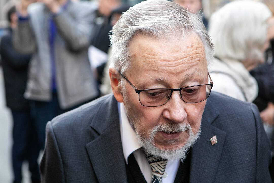 Atminimo lentos R. Ozolui atidengimas