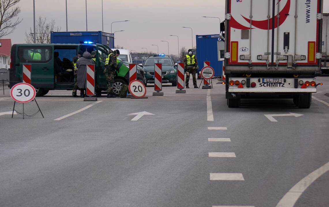 Latvija dėl koronaviruso grėsmės uždaro sienas
