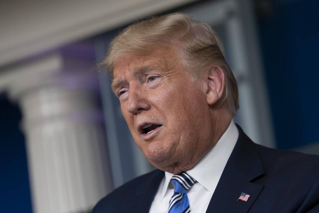 D. Trumpas: neišbandyti vaistai nuo koronaviruso gali būti Dievo dovana