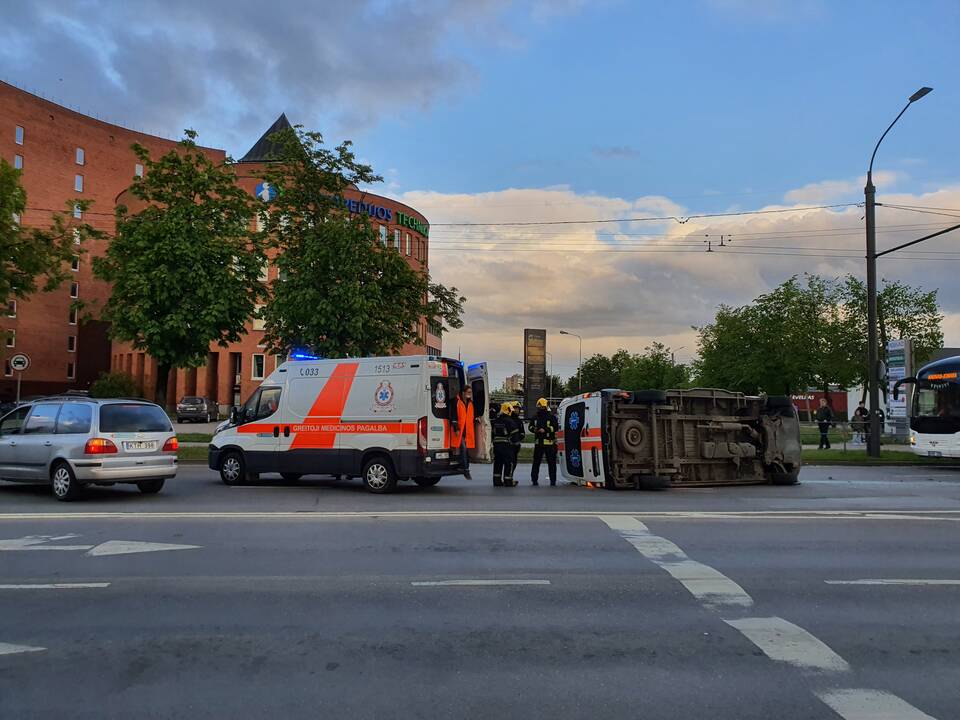 Į avariją Kaune pateko greitosios pagalbos automobilis