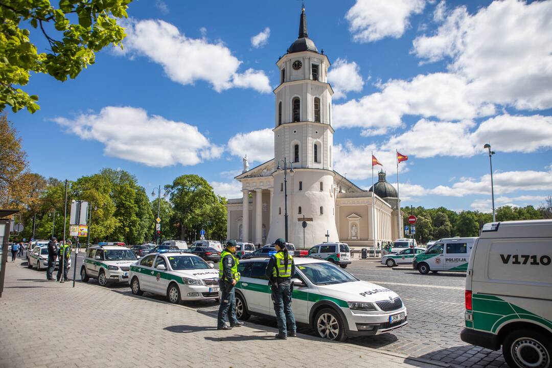 Atsisveikinimas su žuvusiu pareigūnu S. Žymantu