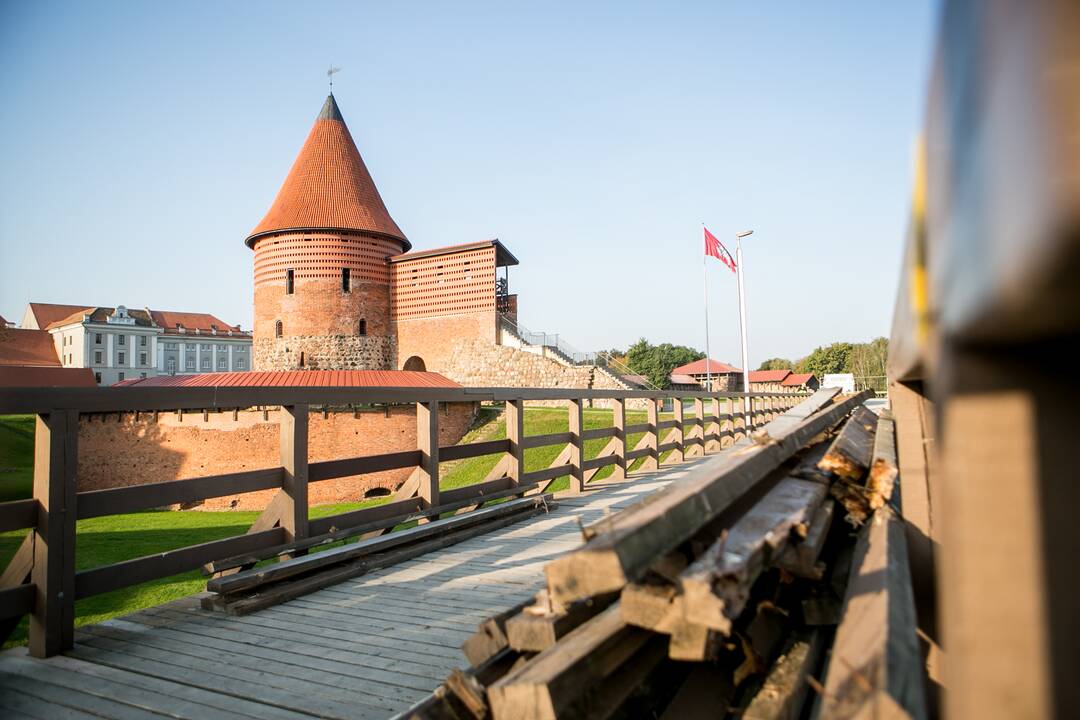Kauno pilies pėsčiųjų tilto remontas