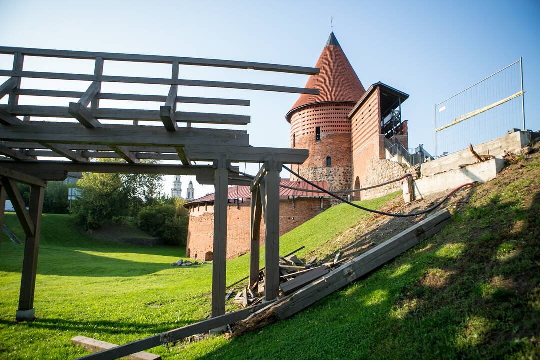 Kauno pilies pėsčiųjų tilto remontas
