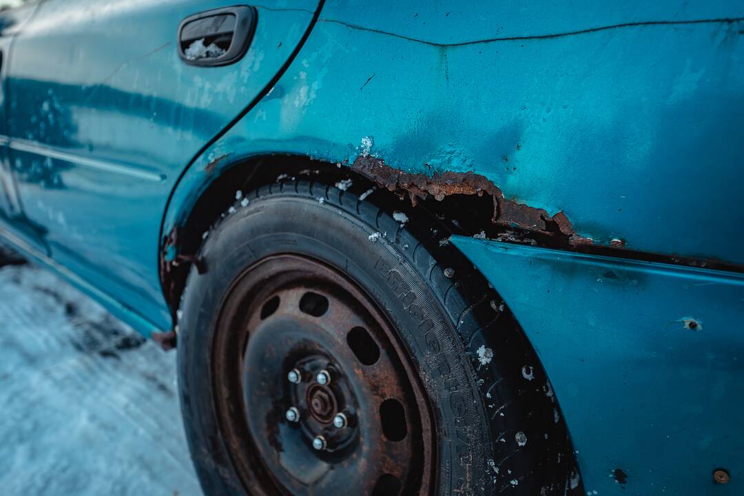 „Subaru“ ištrauktas iš Kauno marių