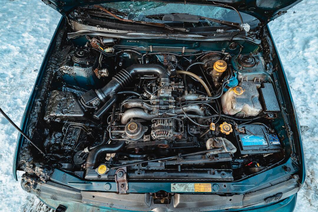 „Subaru“ ištrauktas iš Kauno marių