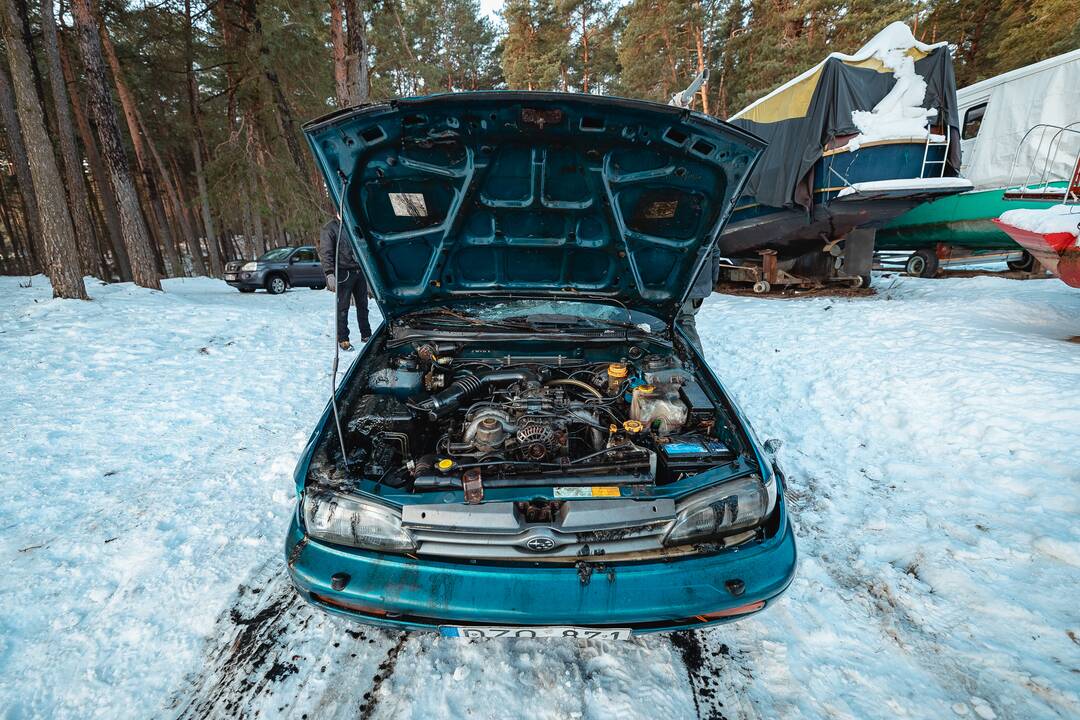 „Subaru“ ištrauktas iš Kauno marių