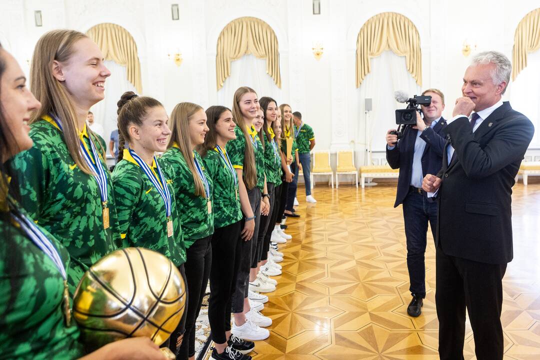 Lietuvos jaunių merginų krepšinio rinktinė susitiko su prezidentu