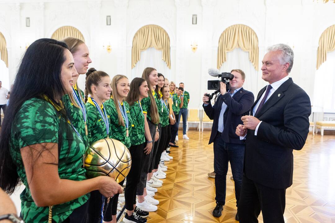 Lietuvos jaunių merginų krepšinio rinktinė susitiko su prezidentu