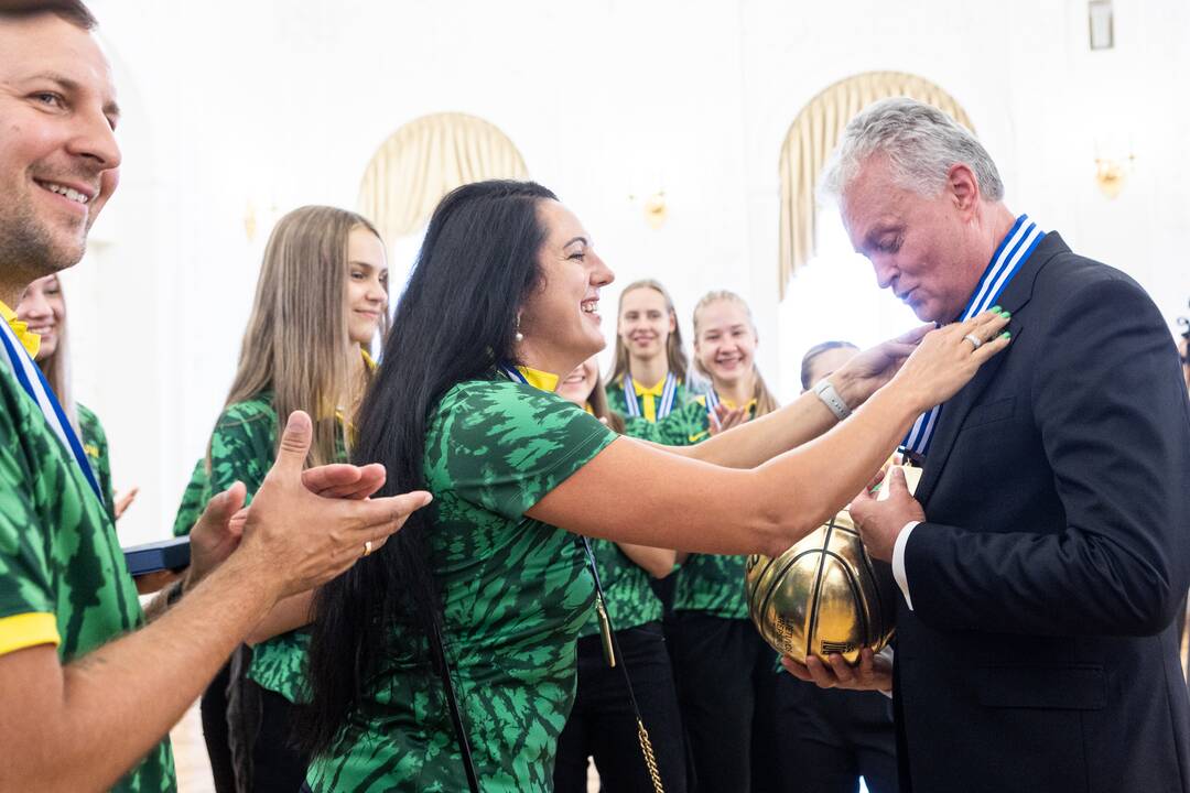 Lietuvos jaunių merginų krepšinio rinktinė susitiko su prezidentu