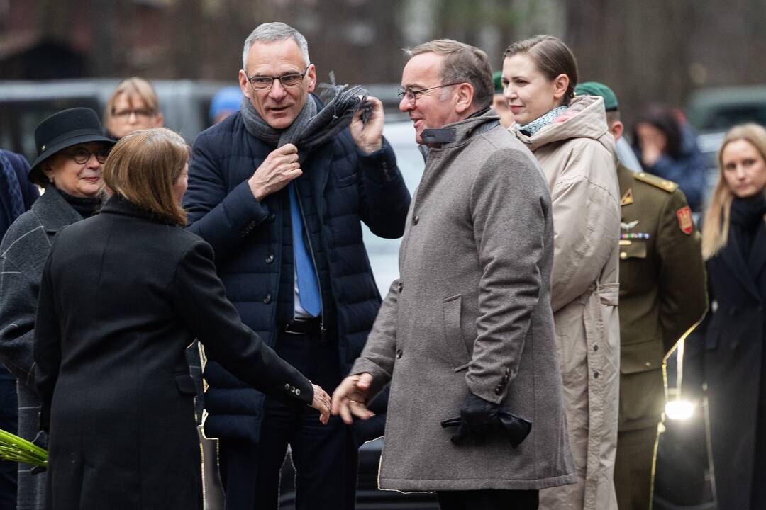 Vainikų padėjimo ceremonija Panerių memoriale